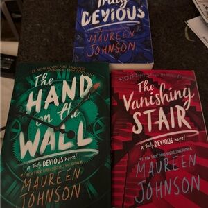 Novel Set -‎ The Hand on the Wall, The Vanishing Stair, Truly Devious